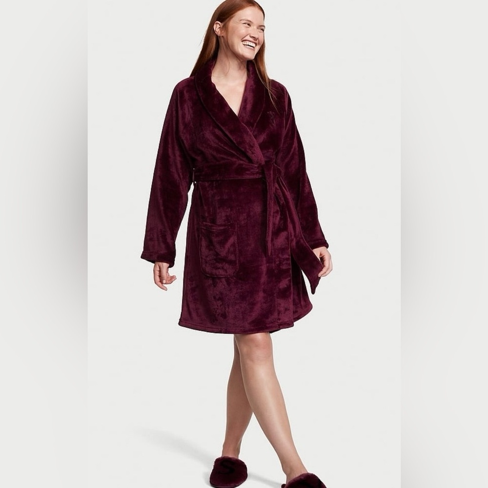 Victoria's VICTORIA Secret Maroon KIR Short COZY Plush Velour robe